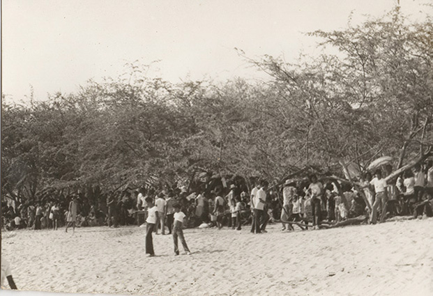 Fishermen_of_Badoc_and_Sinait_gather_at_the_site_where_the_boxes_containing_the_images_of_the_Crucified_Christ_and_Virgin_Mary_were_found